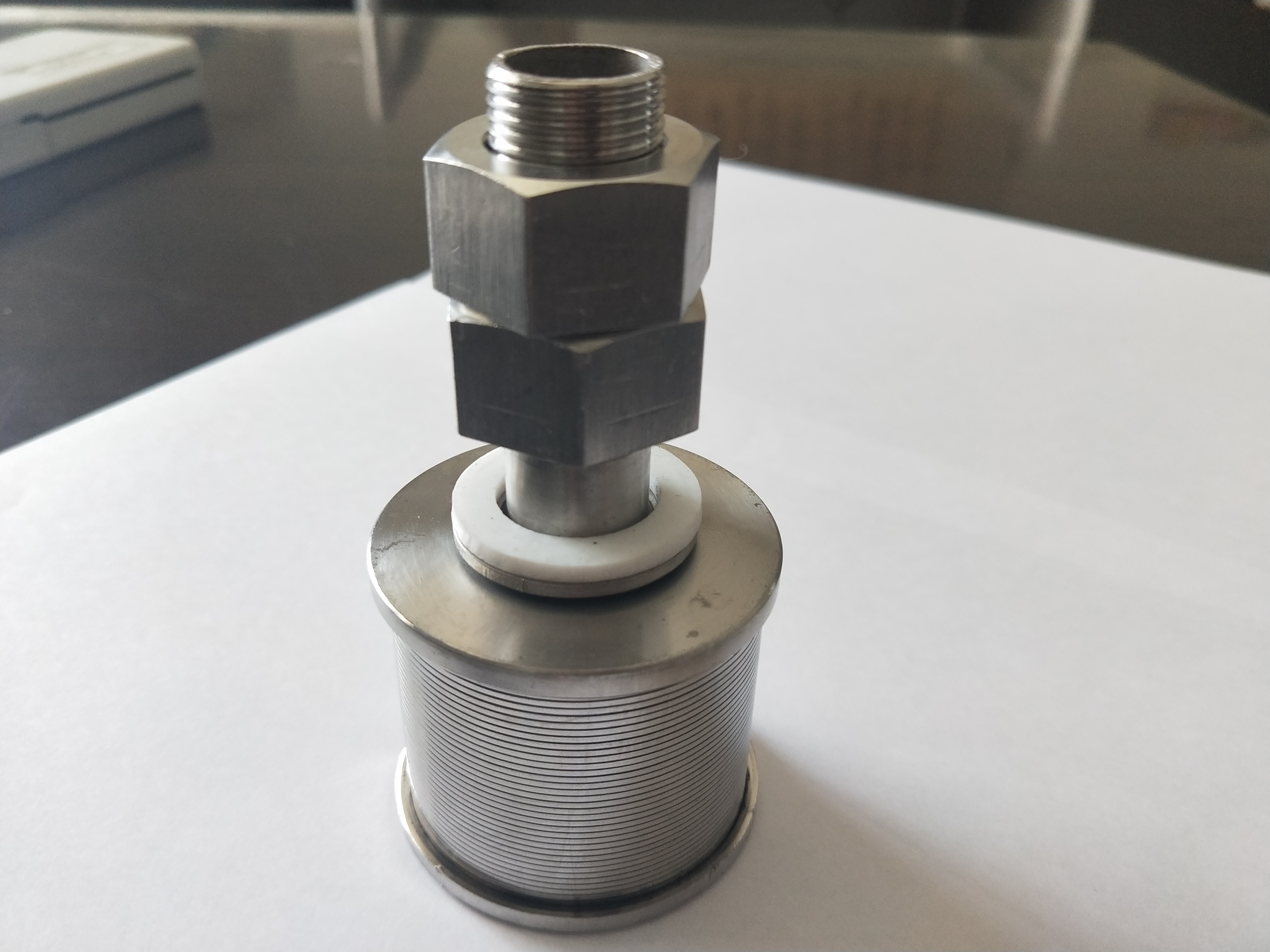 La tapa de agua de alambre de acero inoxidable en forma de V producida por nuestra empresa puede ser calificada como artesanía en apariencia